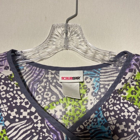Star Scrubs Women’s Animal Print Scrub Top Size M - Picture 4 of 6